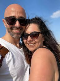 Can someone add hair to photo?