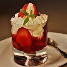Coupe De Fraises Parfumees A La Verveine Citronnelle Et Chantilly Recette Recette A Base De Fraise Citronnelle Verveine