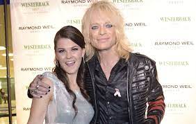 Rokkari Michael Monroe Sanoo Olevansa Veistetty Eri Puusta Kuin Monet Rokkarikollegansa Sekoilu On Enemmankin Noloa Kuin Ihailtavaa Ha Michael Monroe Etten