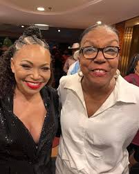 𝐇𝐀𝐏𝐏𝐘 𝐁𝐋𝐀𝐂𝐊 𝐇𝐈𝐒𝐓𝐎𝐑𝐘 𝐌𝐎𝐍𝐓𝐇! 🤎✨ Allow me to  reintroduce myself for those who may not know me. I am the FIRST WOMAN OF  COLOR Comedic Impressionist, 𝐒𝐲𝐥𝐯𝐢𝐚 𝐓𝐫𝐚𝐲𝐦𝐨𝐫𝐞  𝐌𝐨𝐫𝐫𝐢𝐬𝐨𝐧. 🎤 I have