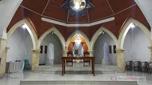 Setelah misa, sakramen suci dibawa dalam prosesi ke altar penyimpanan. Ibb0kldzq3spqm