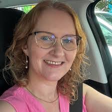 Denise Neumann's Instagram, Twitter & Facebook