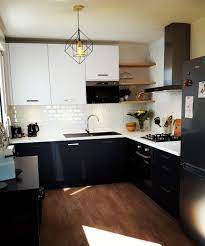 epingle sur cuisine blanche et grise