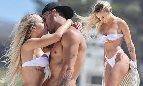 Lift your spirits with funny jokes, trending memes, entertaining gifs, inspiring stories, viral videos, and so much more. Tammy Hembrow Packs On The Pda With Boyfriend Matt Poole At The Beach