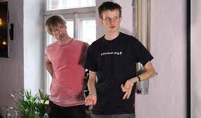 Возможно это лишь малая часть, о которых писал он сам. Vitalik Buterin Biografiya Foto Lichnaya Zhizn Sostoyanie Put K Uspehu 2021