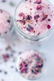 How To Make Vanilla Rose Bath Salts Sel De Bain Sels De Bain Diy Sels De Bain Maison