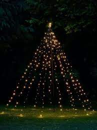 40 Christmas Tree Decorating Ideas To Copy Society19 Uk Outdoor Christmas Tree Outdoor Christmas Lights Light Up Tree