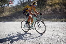 De rit is 23 kilometer lang en er zal ook geklommen moeten worden. Van Aert Triumphs At Strade Bianche Bianchi