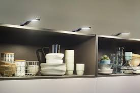 Dieser hängeschrank mit beleuchtung und spiegeltür verwandelt ihr bad in eine wohlfühloase. Kuchenbeleuchtung Planen 10 Tipps Fur Perfektes Licht Das Haus
