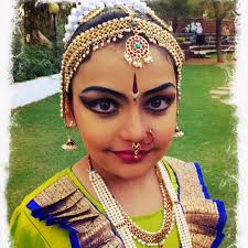 Complete tutorial on how to do traditional hairstyle for bharatanatyam. Nice Eye Makeup Bharatanatyam Makeup Dance Makeup Bharatanatyam Dancer