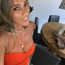 כשהלב שלי פתוח כשהלב שלי אוהב אז הכאב כמו עף ברוח ובשמחה אני מתאהב... חודש  מאי, וזה הזמן לקצור את הפירות 💜💜 בסרטון נראה את יובל המתוקה מגן מירי שרה  את השיר