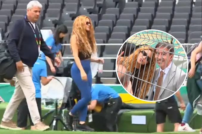 El momento más surrealista del Mundial: un periodista interrumpe su directo  por una foto con Shakira