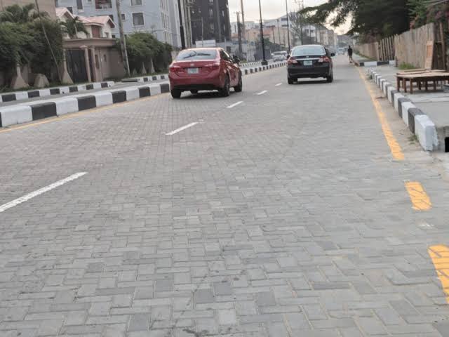 Road Without Median U-Turns Constructed by Lagos Gov't Leaves Oniru Residents Groaning in Pains