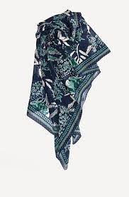 Il y a 4494 bandana foulard bavoirs en vente sur etsy, à un prix moyen de 11,80 €. Massimo Dutti Foulard En Soie Fleurs Womens Wrap Scarf Scarf Womens Scarves