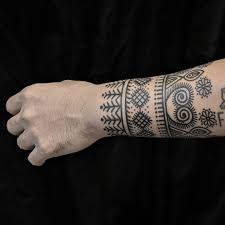 The cree tribesmen used to ink on their chest, arms, legs and even their lips and chin. Tribal Tattoos History Insight And 60 Incredible Design Ideas Saved Tattoo