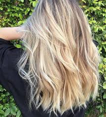 Mais comment le réaliser sans faire de fausses notes ? Balayage Blond Sur Cheveux Longs Ou Courts Dans Notre Salon De Coiffure A Marseille Salon De Coiffure Pas Cher A Marseille 7 Louna Rose