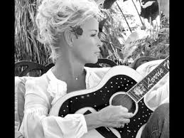 Lorrie Morgan I Guess You Had To Be There Youtube Lorrie Morgan Famous Country Singers Country Love Songs