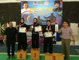 Contoh piagam penghargaan pencak silat. Mahasiswi Esa Unggul Rebut Juara Pencak Silat Di Ajang Pekan Olahraga Kota Tanggerang Beasiswa
