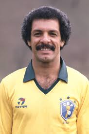 Com valor estimado em quase us$ 512 milhões, o timão é também o que mais vende seus espaços para patrocínio. Um Time De Craques Brasileiros Relembra Fatos Marcantes Em Copas Camisa Selecao Brasileira Selecao Brasileira De Futebol Futebol Brasileiro