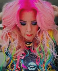 Hi everyone, I'm thinking about getting highlights and I'd like to know if  anyone has a salon or person that you can recommend in Utrecht or  Amersfoort. Thank you very much. |