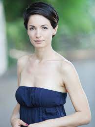 Andrea delogu irresistibile sul terrazzo a prendere il sole: Le Ospiti Di Plutonia Andrea Delogu Plutonia Publications