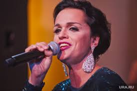 Anastasia vladimirovna slanevskaya, known professionally as slava, is a russian singer, actress, model and public figure. Pevica Slava Rasskazala O Smerti Materi