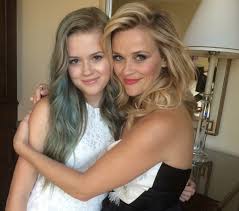 In fact, we can barely tell the two apart in a new pic the actress posted to her instagram account on july 8. 5 Times Reese Witherspoon And Her Daughter Looked Exactly Like Twins Hellogiggles