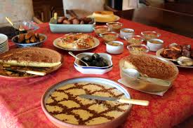 Os portugueses vão consumir entre quatro e cinco mil toneladas de bacalhau na noite da consoada, valor que deverá ultrapassar as 20 mil toneladas no no total, os portugueses consomem cerca de 70 mil toneladas de bacalhau seco salgado por ano, sendo que 70% de todo o bacalhau ingerido em. Dicas Para A Mesa De Natal Iguaria Receita E Culinaria