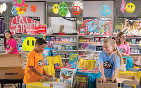 The Student Crew Is A Book Fair Chairperson S Greatest Asset Show Them How To Merchandise A Table Then Let Them D With Images Scholastic Book Fair Book Fair Feelin Groovy