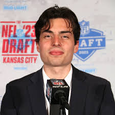 Matt Colombo's Instagram, Twitter & Facebook