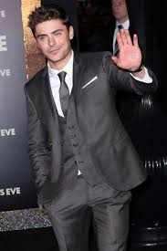 Zac Efron Michelle Pfeiffer At New Years Eve Premiere Cute Celebrities Zac Efron Pictures Perfect People