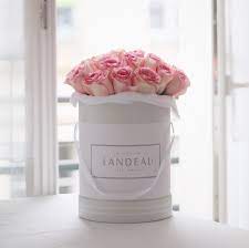 9 Online Floral Boutiques That Literally Deliver Romance On Valentine S Day Flower Delivery Service Flower Delivery Rose Delivery