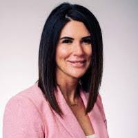 Kari Lang's Instagram, Twitter & Facebook