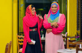 It was love at first sight when johari, a casanova and former mat rempit, meets zizie, a hijabster known for her cold attitude towards men. Fizz Fairuz Berubah Jadi Perempuan