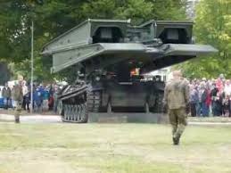 Verlegung Einer Brucke Durch Bruckenlegepanzer Biber Youtube Panzer Bw Fahrzeuge Militarfahrzeuge