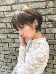 アウトラインが綺麗な小顔マッシュショート ショートのヘアスタイル マッシュショート ヘア アイディア