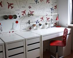 Blog O Wnetrzach Dla Dzieci Inspiracje Samoloty Pociagi I Biurko W Pokoju Malego Chlopca Toddler Boys Room Home Decor Boy Room