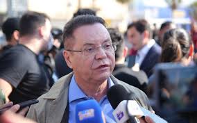 Vice de Botelho deve sair aos 45 minutos segundos do segundo tempo: 'como  escolher diante tantos nomes?'