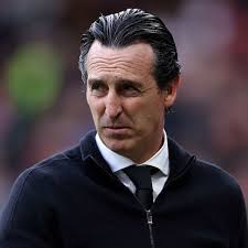 Unai Emery's Hilarious Two Word Response to Questions Over Emiliano  Martinez Status