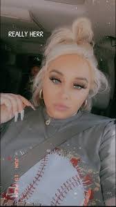 Nichole Summers's Instagram, Twitter & Facebook