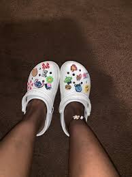 Aesthetic Black Crocs With Charms Pin By Ikemba Montgomery On Kicks Crocs Fashion Crocs Aesthetic Shoes