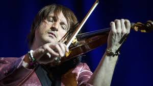 Sokáig szeretett volna egy újabb, nagyszabású lagzit. Elhagyja Az Orszagot Edvin Marton 11 Eves Fia Maxim Egyedul Kell Boldogulnia Nlc