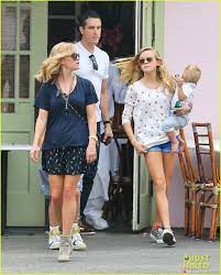 Ava phillippe, reese witherspoon, deacon phillippe, tennessee james toth, and jim toth at the premiere of sing on december 3, 2016. Reese Witherspoon Jim Toth Saturday Lunch With The Kids Reese Witherspoon Jim Toth Saturday Lunch With The Kids 0 Reese Witherspoon Reese Jfk And Marilyn