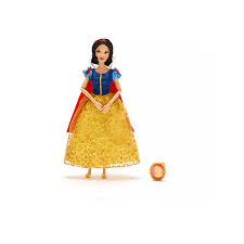 Cuando cumplió los siete la colocaron en ella y grabaron su nombre con letras de oro: Muneca Disney Store Princesa Blanca Nieves Plazavea Supermercado