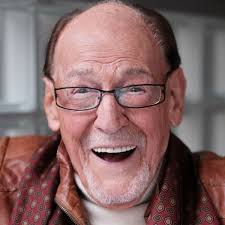 Regístrate en deezer gratis y escucha a herbert köfer: In Aller Freundschaft Altester Aktiver Schauspieler Der Welt In Sachsenklinik Bunte De