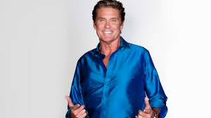 Aside from starring in рыцарь дорог (1982) and спасатели малибу (1989), he is also an. David Hasselhoff Zusammen Mit Seinen Fans Auf Kreuzfahrt Mit Der Costa Favolosa Costaclub