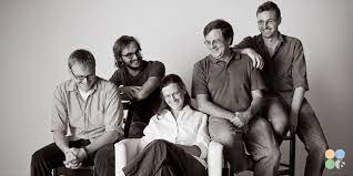 Family Of 5 Adults With Stool Chairs Pose Family Portraits Family Portrait Poses Family Photo Pose