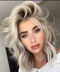 Coiffures Tendance En 2020 Les 6 Coupes De Cheveux Les Plus Chic Coiffures Mode Et Beaute Zenidees Blonde Hair With Roots Icy Blonde Hair Blonde Hair Girl