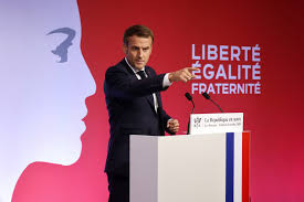 Emmanuel macron avait choisi de donner la primeur de ce calendrier de déconfinement aux journalistes de la presse quotidienne régionale. Separatismes Islam Ecoles Mosquees Retrouvez Le Discours De Macron