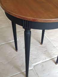 patine noire moderne pour une table aux lignes classiques l atelier d ema relooking de mobilier mobilier de salon salle a manger table ronde